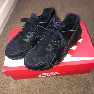 NWOT Nike huaraches